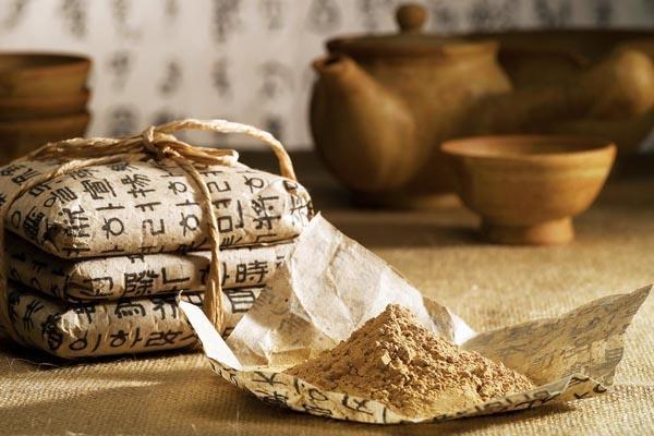 夏天的傍晚,一个小药房里的古方中药,让你的腰间盘突出彻底消失