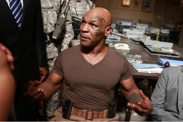 梅威瑟吃不起饭,泰森童年险被枪打死!还是邹市明小时候老实