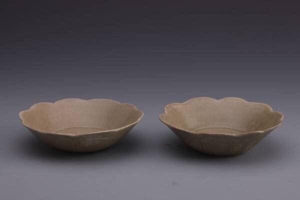 1唐邢窑白釉碗2唐越窑青釉撇足碗3