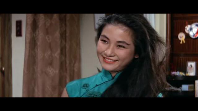 其实郑佩佩1963年就出道了,出演首部电影《宝莲灯》反串男角饰演刘彦