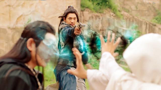 镇魂:沈巍被弟弟夜尊家暴抽鞭子,赵云澜闯地星劫持摄政官救沈巍
