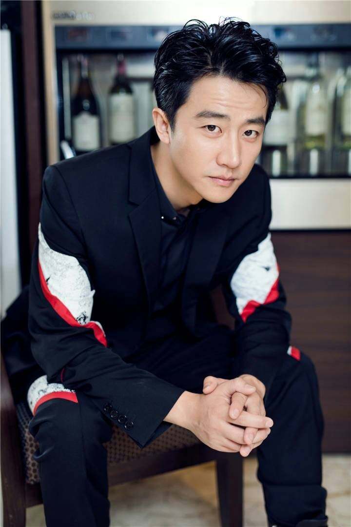 娱乐圈单眼皮男星,邓伦 黄轩 张若昀 刘昊然,谁的眼睛最迷人