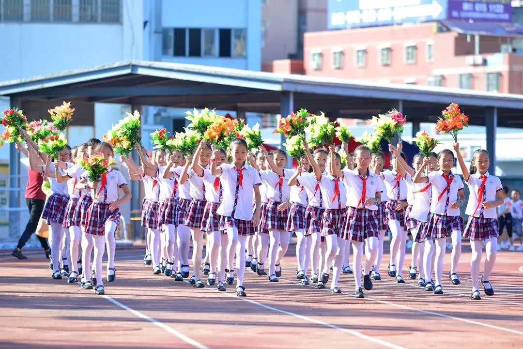 快乐运动争当新时代小健将厦门侨英小学举行2018年秋季运动会