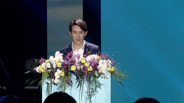 潮汕首富儿子,牛过王思聪,家中既没有奔驰也没有宝马!
