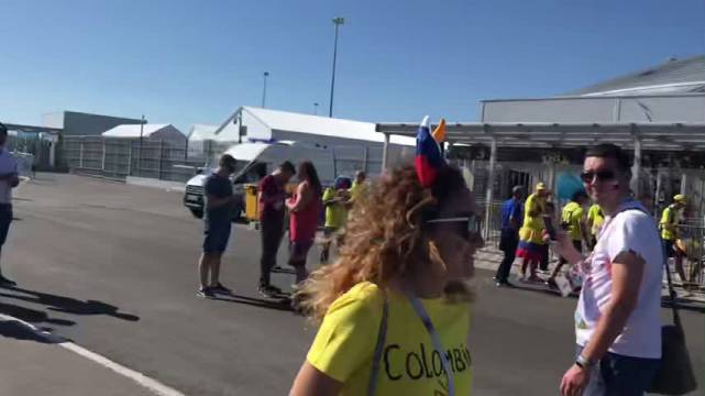 日本与哥伦比亚昨晚世界杯球赛后,日本球迷自