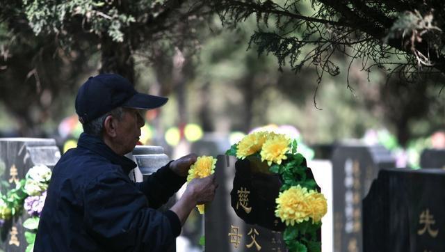 同样是祭祖扫墓,农村和城市的重视程度一样吗?有什么差别?