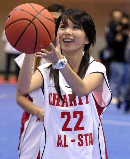 女星穿球服,范冰冰和baby加起来都比不上她!