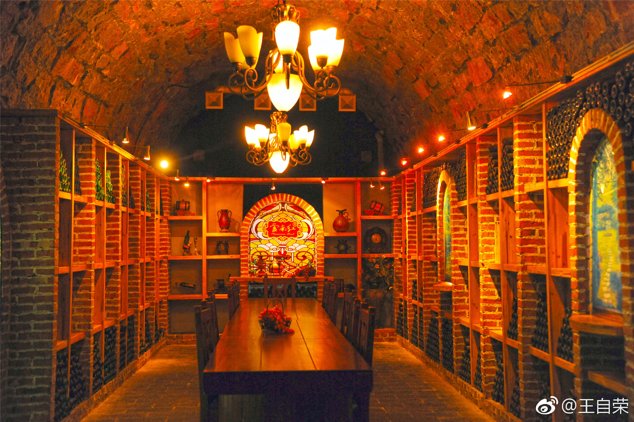 红河州弥勒市的云南红酒庄.