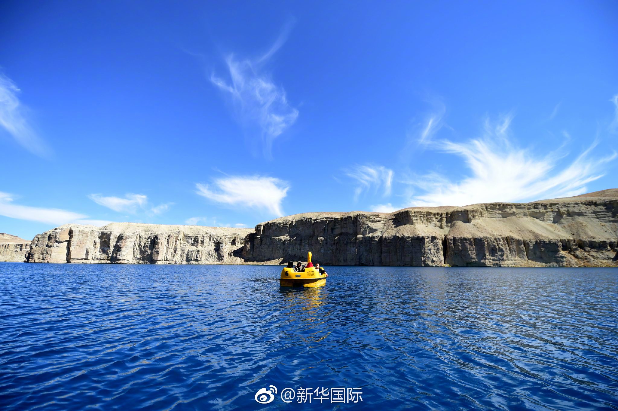 新华社记者镜头下的全球风光:图1-3,阿富汗巴米扬省班达米尔湖