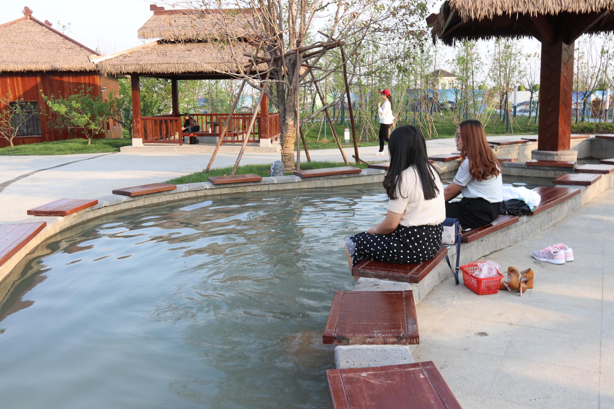 这可是国内首个温泉康养公园哦～[笑而不语]