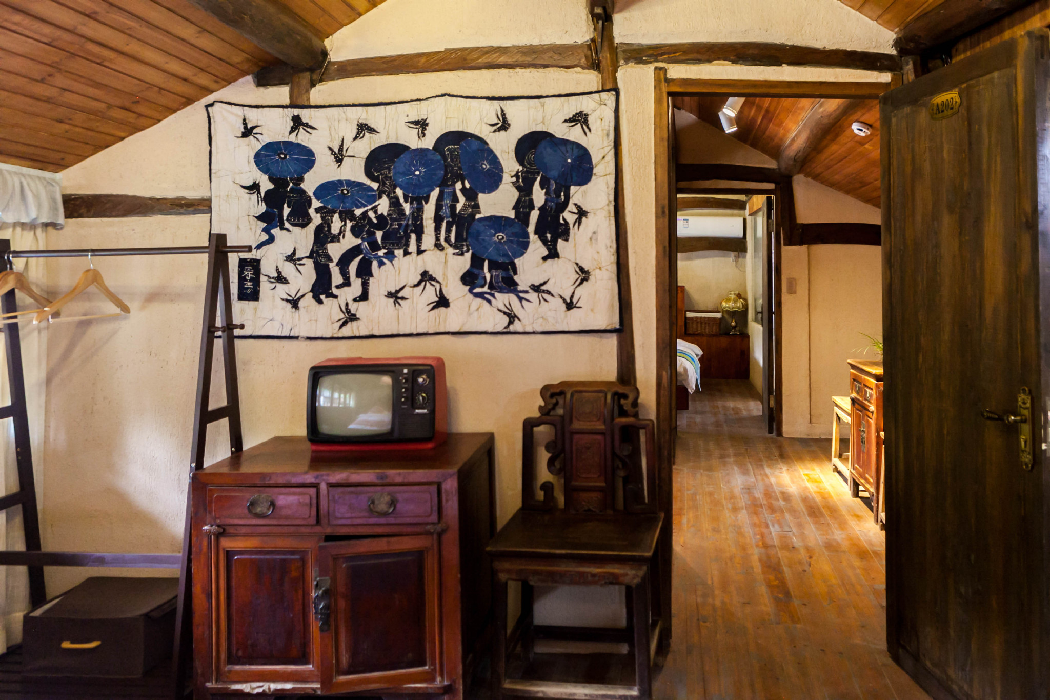 民宿,隐藏在大山深处的农家老房屋,经过改造后|嵊州|何家坞|江南风情