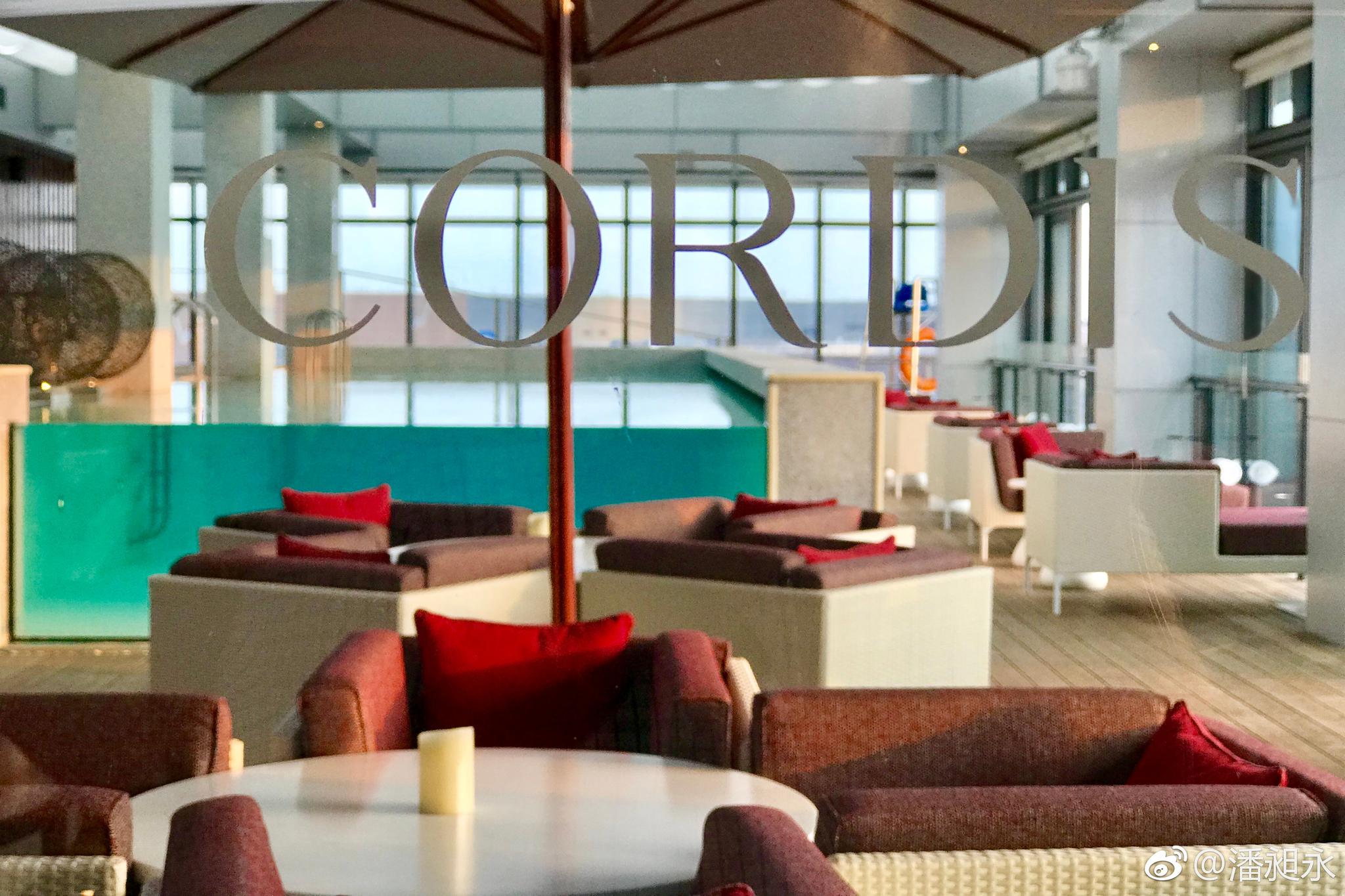 上海虹桥火车站边上的cordis 康得思酒店,12楼有酒吧