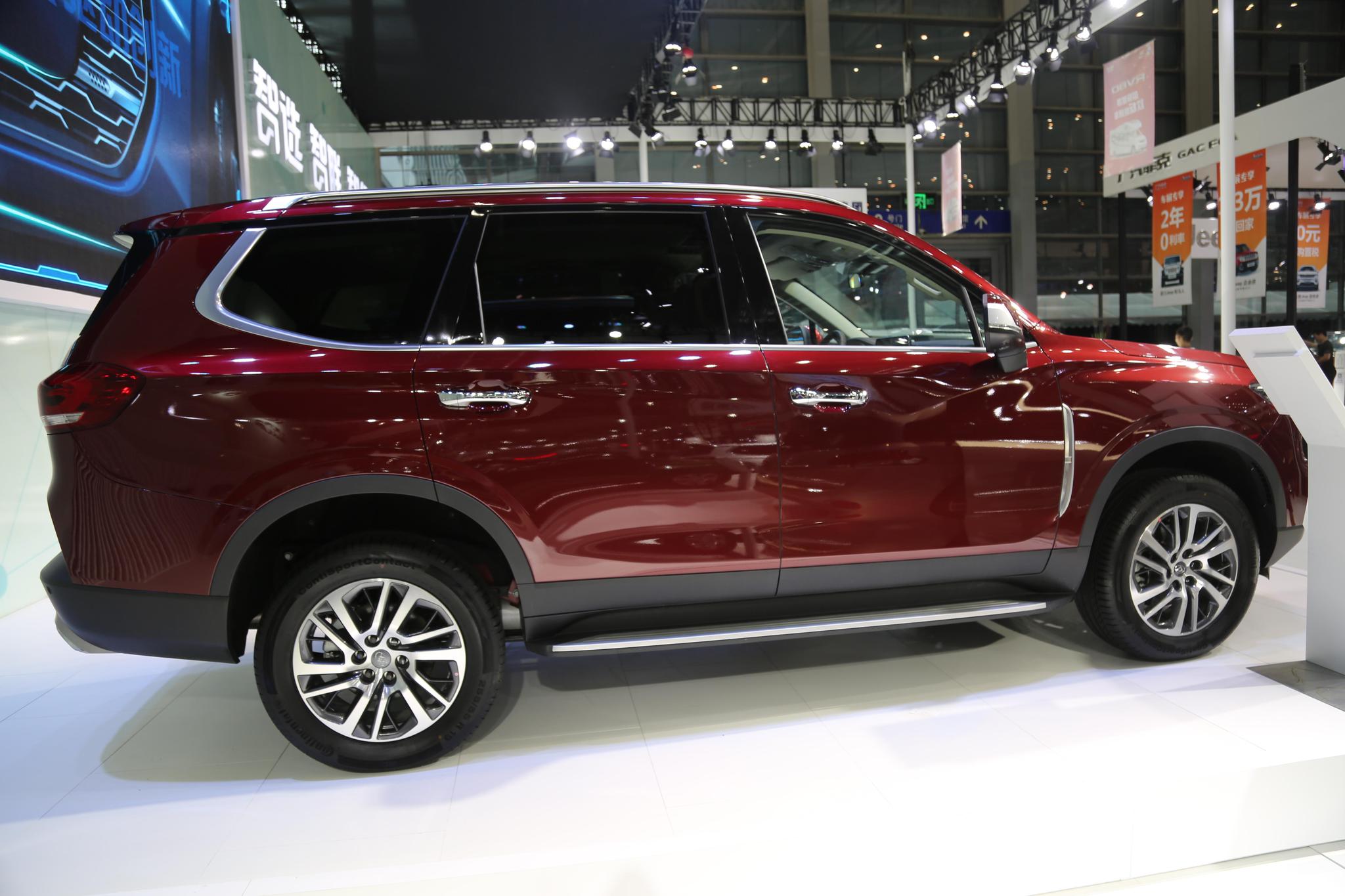 上汽大通d90 天王星版,全尺寸智能互联网suv,车展实拍!