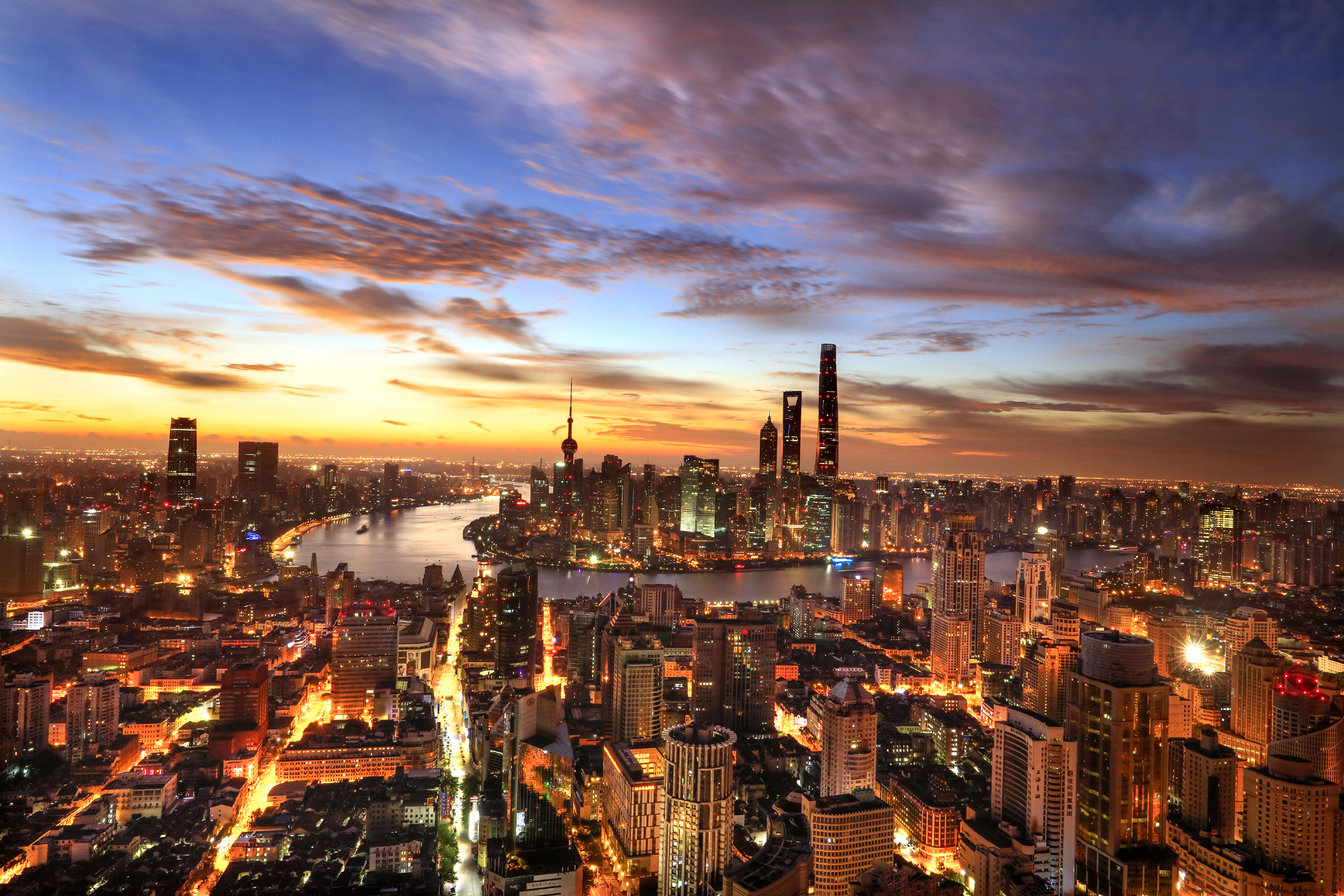 魔都上海魅力无限作为长江经济带一颗闪亮的明珠是来