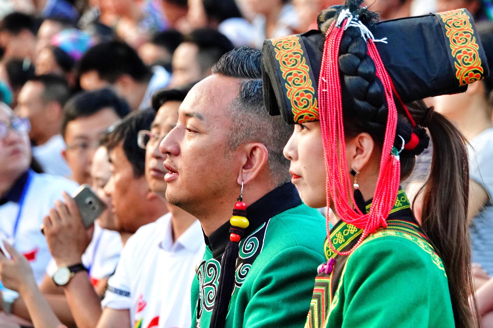昨晚凉山西昌彝族火把节在洛古波、大箐、四合三个地方同时举办|西昌|古波|彝族_新浪新闻