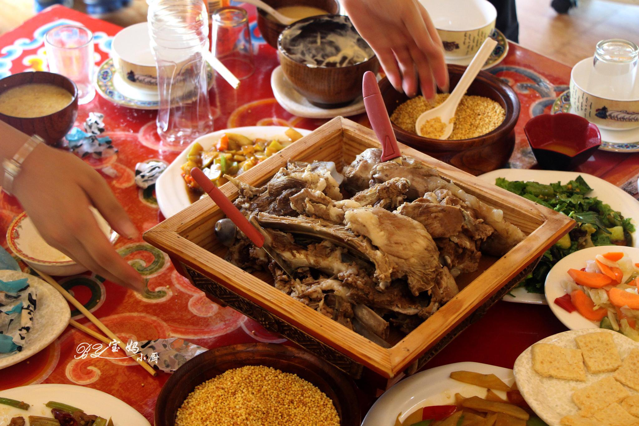 迷人的杭盖草原,品蒙餐,全羊宴,大快朵颐