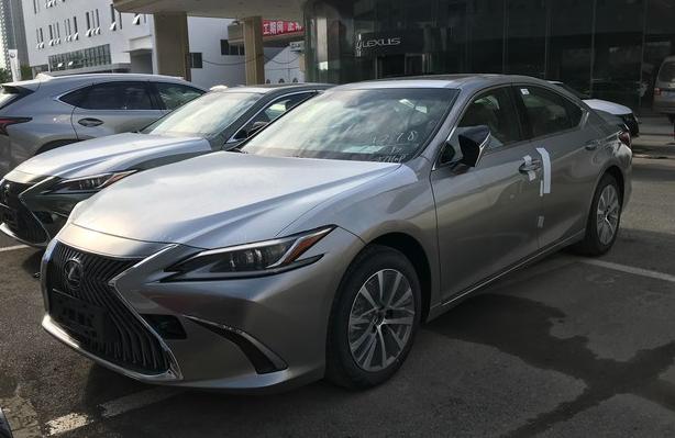 小伙花40万买辆雷克萨斯es300和朋友老款钥匙对比后发现端倪