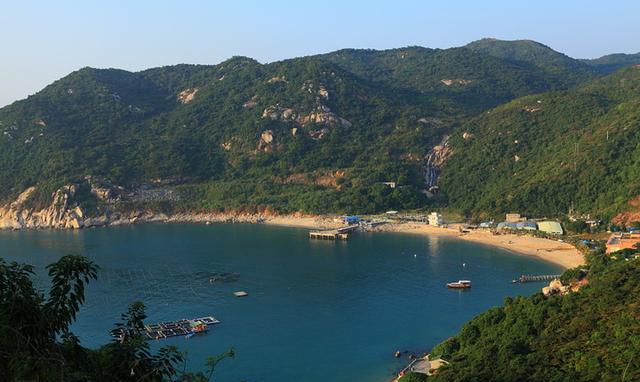 柚柑湾是深圳最好的海滩也一点不为过,这里背山面海,鸟语花香,因为是