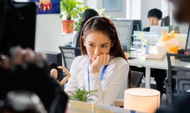 《北京女子图鉴》戚薇演绎职场心机,这些穿搭套路get到了吗?