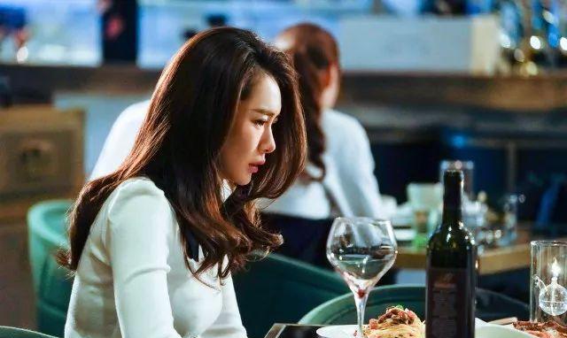 《北京女子图鉴》戚薇演绎职场心机,这些穿搭套路get到了吗?