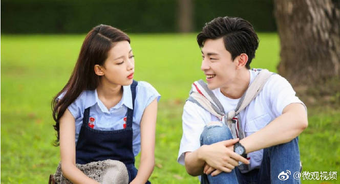 邓伦,孙怡同台演唱《想把我唱给你听》再次牵手合作,二人默契十足