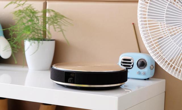 坚果新品e9上手测评1080p高清900ansi流明7层玻璃镜头