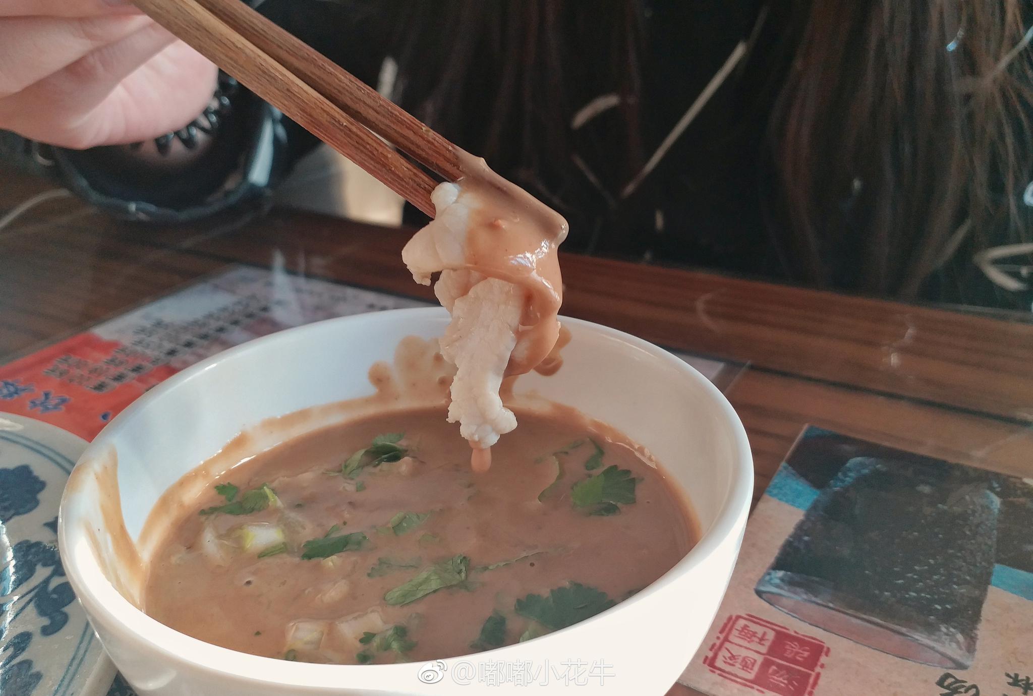 来后海必须吃爆肚张,点了麻豆腐和爆肚仁