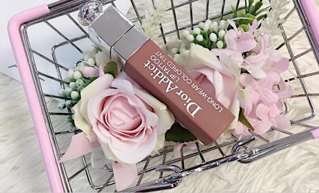 迪奥421染唇液好看吗 试色效果图超有魅力