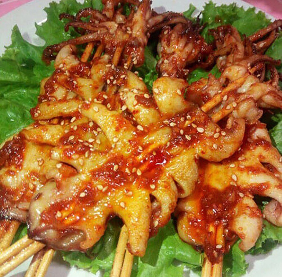 好吃看得见,剁手也收藏用料:鱿鱼,自制烧烤酱自制烧烤酱配比:番茄酱