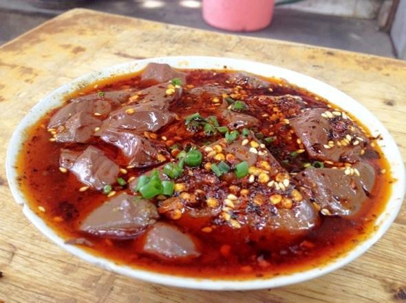 常吃血豆腐,身体会收获这几个益处,吃血豆腐会中毒吗