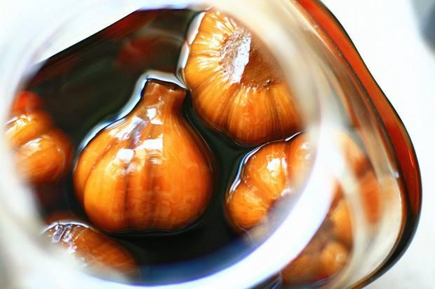 怎么腌大蒜好吃?老妈这方法用20年了,泡上一大罐,没几天就吃光