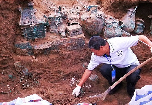 一座宅基地,村民三次挖出宝物,无偿上交国家,获得15000元奖励__财经头条