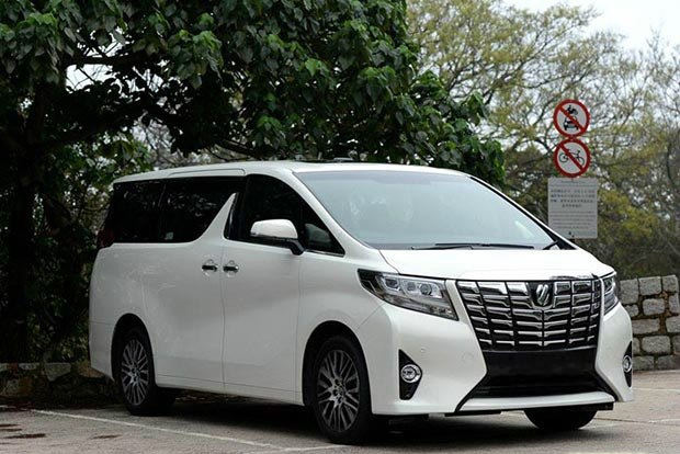 图中的这一款埃尔法(配置|询价)在国内是很难买到的,想直接提车更是不