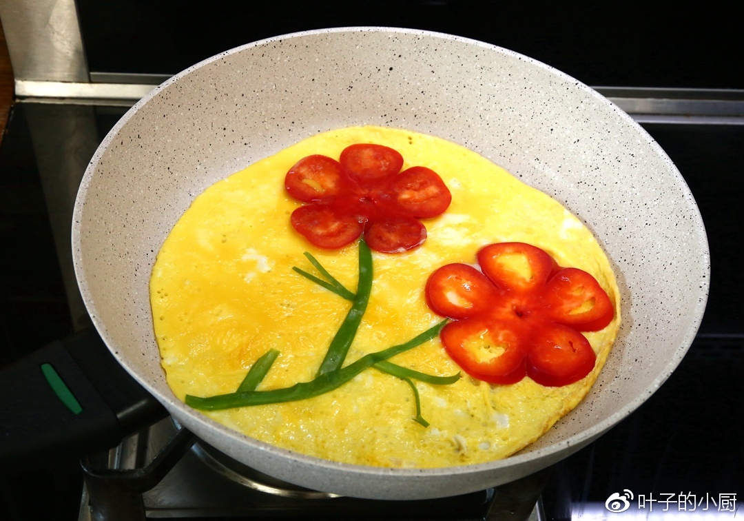 开学季,早餐也要美美哒!30秒学会两种花式煎鸡蛋!