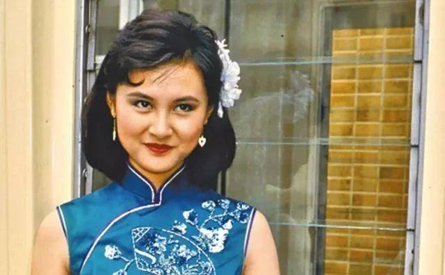 1979年,景黛音毕业于第八期无线电视艺员训练班后便顺利签约在tvb旗下