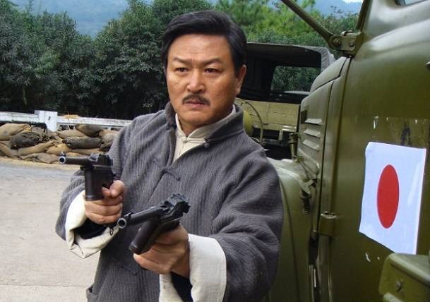 波兰人在阁楼翻出经典枪械:有一支在中国赫赫有名,是抗战大功臣