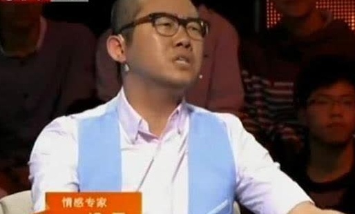 养女嫌家穷用三百块起家,三年买别墅和车送养