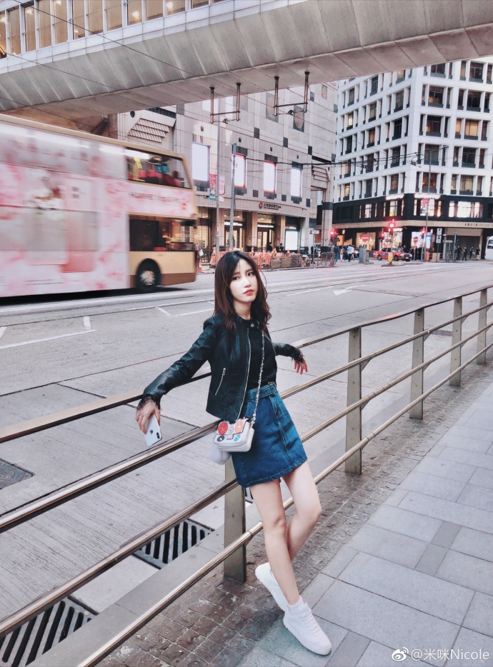 王思聪绯闻女友米咪晒健身照秀腹肌,减肥速度惊人却暴露了缺陷