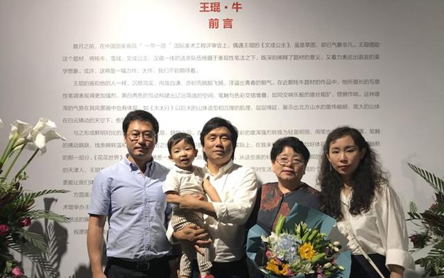 “王琨·牛”展览在北京798方圆美术馆开幕