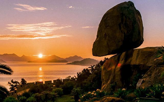 风动石: 200吨巨石悬立, 曾躲过7.5级地震