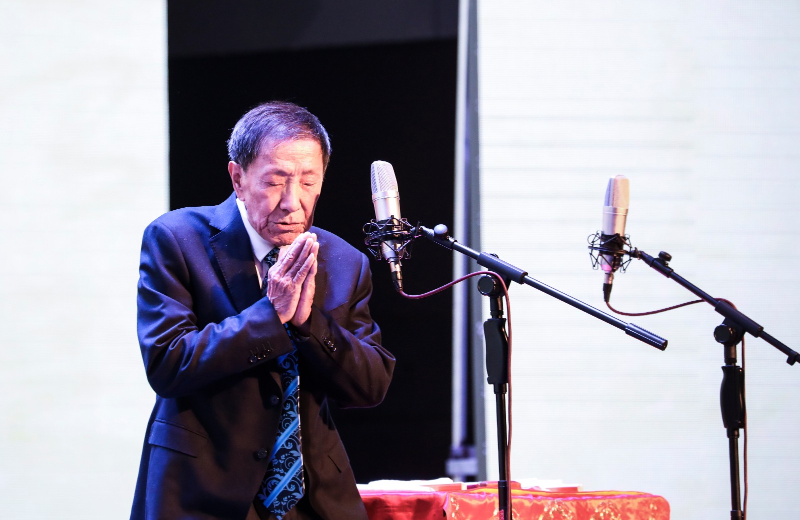 83岁的相声表演艺术家杨振华剧场演出 爆笑全场