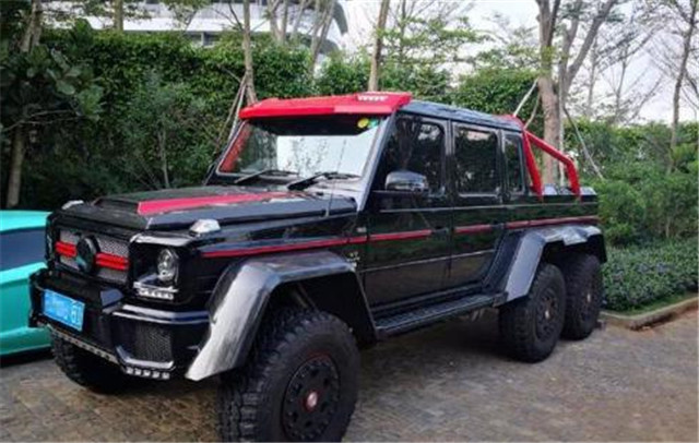 三亚偶遇最贵的越野车全球限量20台路人看到都会拍照