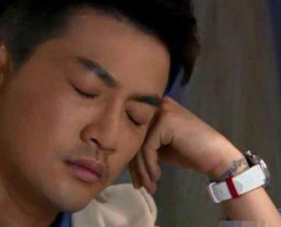 赵薇苏有朋竟有同样的纹身,俩人这是搞过?|苏有朋|赵薇|纹身_新浪新闻