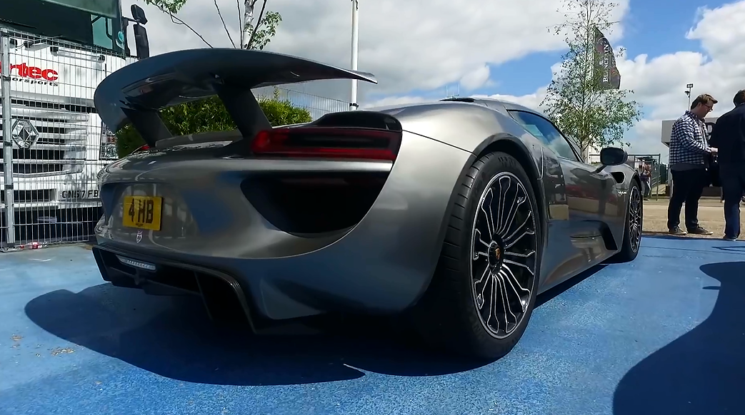 一排兰博基尼参加聚会,却没这台保时捷抢眼,网友:不是一个级别