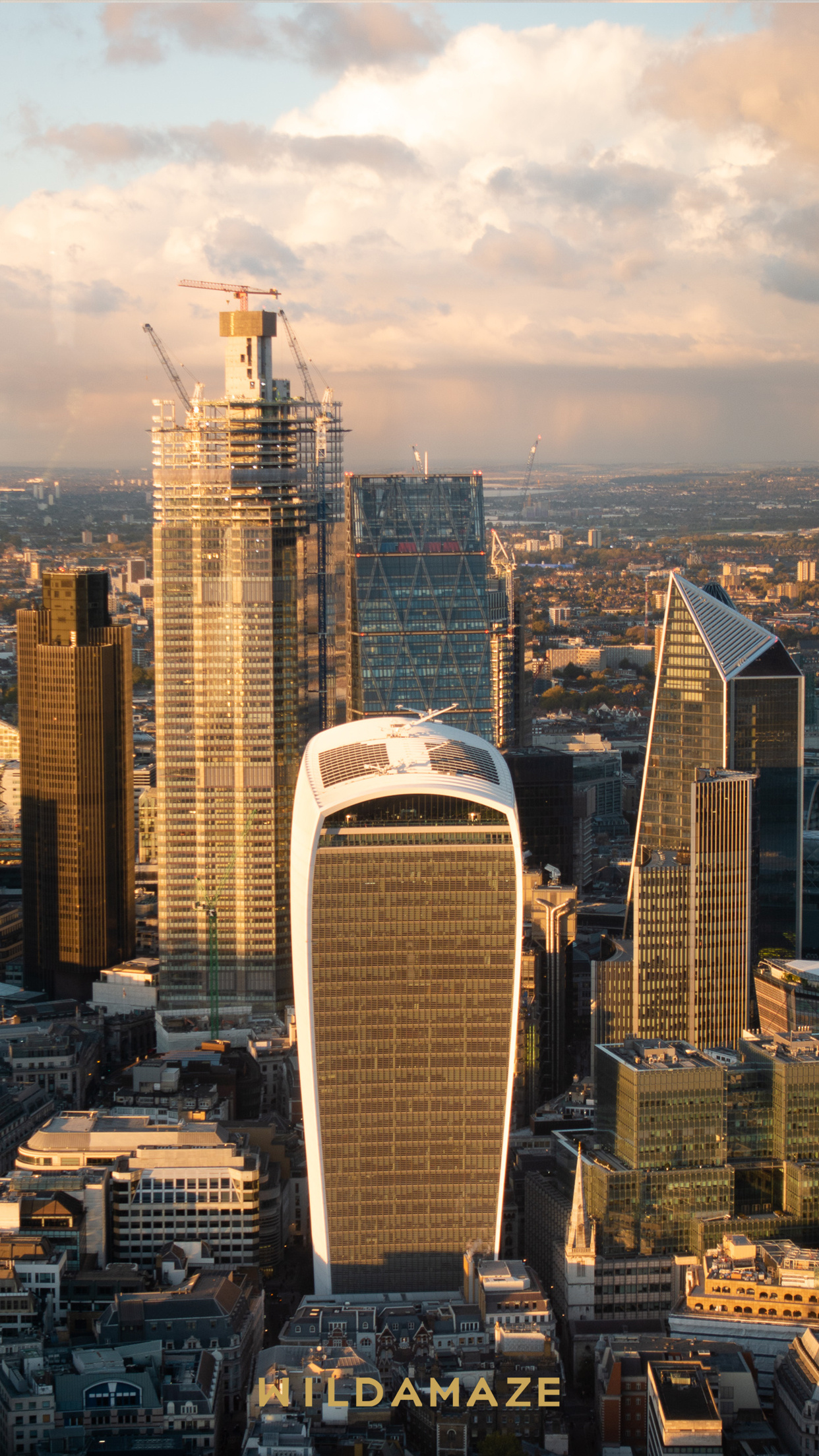 我们在日落前来到碎片大厦(the shard)的 72 层观景台,看到整个伦敦都