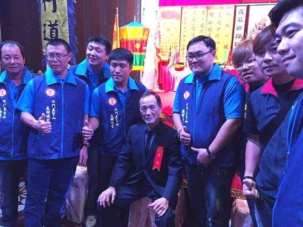 为生计19岁的他做了“砍手党”,晚年时女儿涉黑,他怒扇女儿耳光