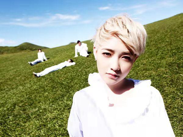 她和周迅等人合作出演了电影《龙门飞甲》,范晓萱在电影里素慧容的