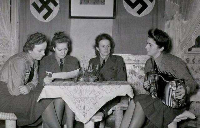 二战德国有40万女兵, 为何她们被称为军官的床垫