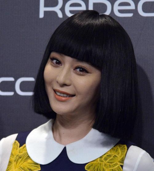 范冰冰早年间试过不少短发造型,但她特别钟爱于:齐刘海短直发.