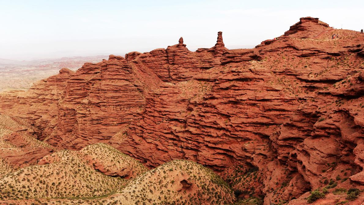 大戈壁中长出个神秘大峡谷 造型奇特宛若火星地貌距今已有2亿多年